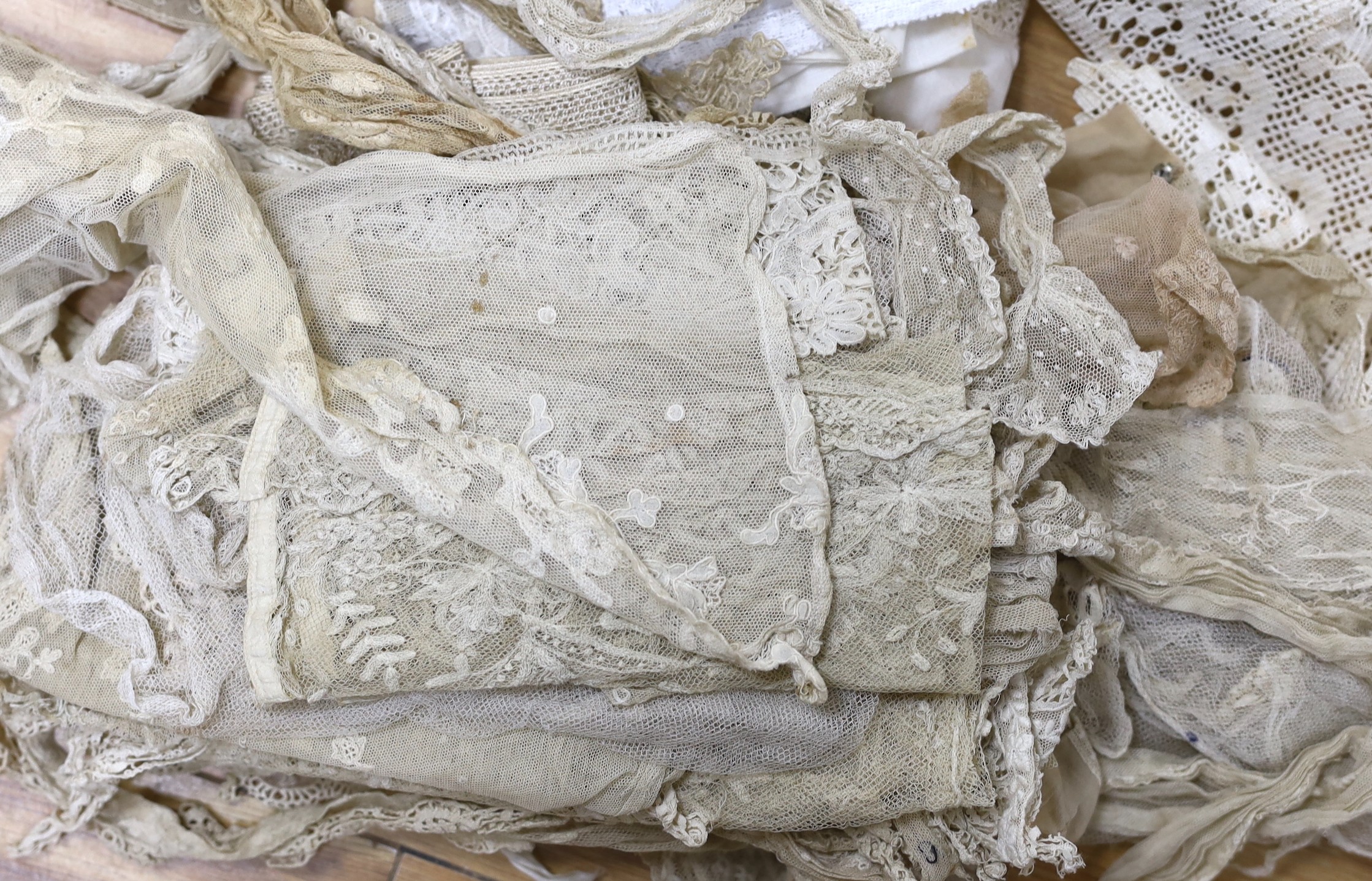 A quantity of assorted lace